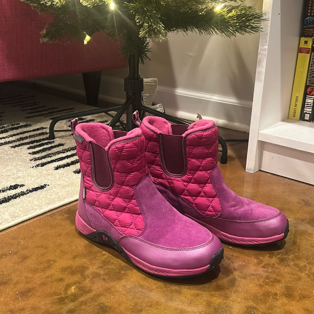 Merrell waterproof quilted snow boots with warm fuzzy lining ⛄️